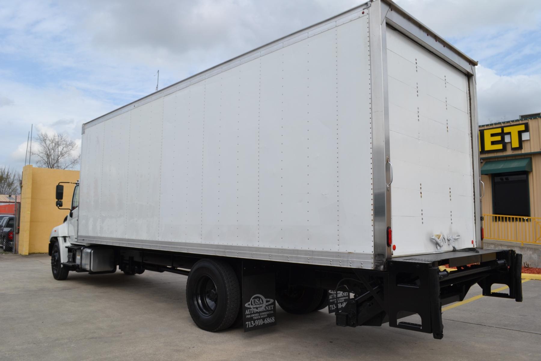 2020 WHITE /BLACK HINO 268 with an JO8E-WU 8.0L 230HP engine, ALLISON 2200HS AUTOMATIC transmission, located at 9172 North Fwy, Houston, TX, 77037, (713) 910-6868, 29.887470, -95.411903 - 25,950LB GVWR NON CDL, 26FT BOX, 13FT CLEARANCE, HEIGHT 103" X WIDTH 102", 2,500LB LIFT GATE, 95 GALLON FUEL TANK, SPRING RIDE, COLD A/C - Photo #6